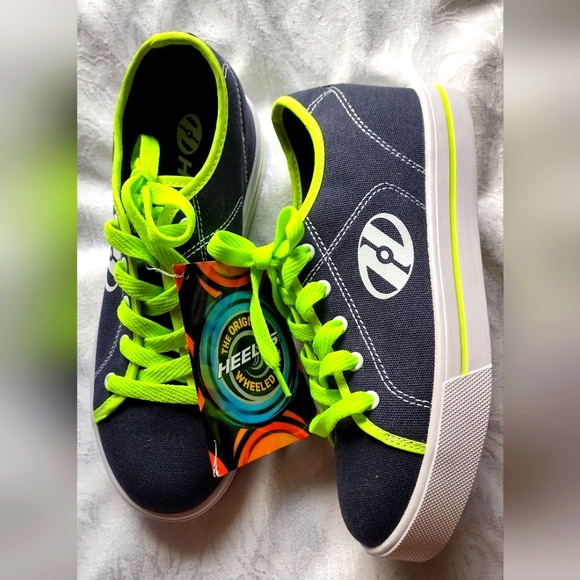 Heelys Shoes - Picture 2 of 4